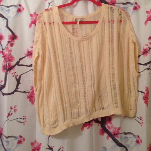 Cute cream shirt - Picture 1 of 1