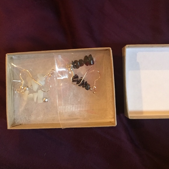 Bundle- 2 pairs of dangle earrings - Picture 2 of 3