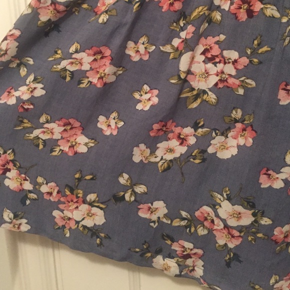 Adorable Floral Skirt - Picture 2 of 3