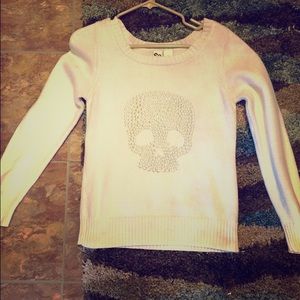 White skull sweater💀