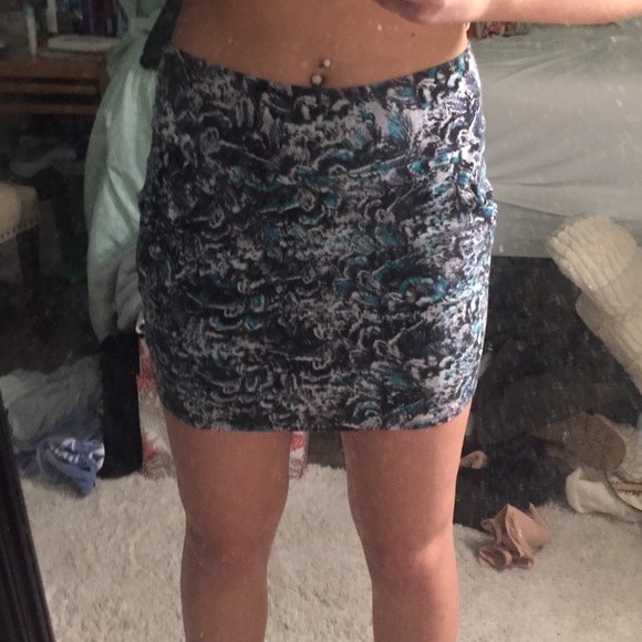 patterned mini bodycon skirt - Picture 2 of 3