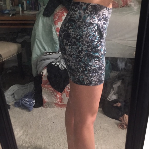 patterned mini bodycon skirt - Picture 3 of 3