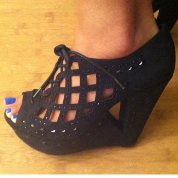 Gianni Bini Black Cut Out Wedges