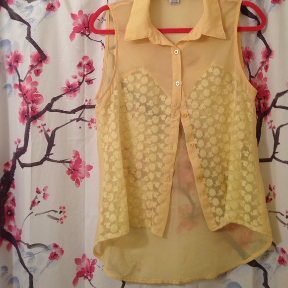Fun yellow blouse