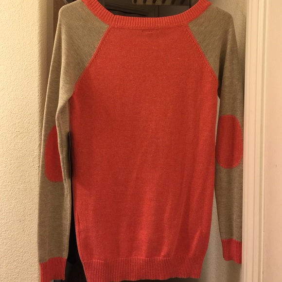 2 toned color sweater - Picture 2 of 3