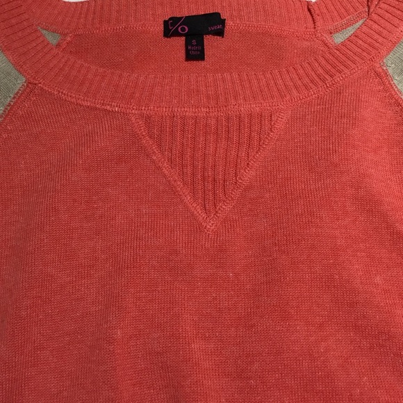 2 toned color sweater - Picture 3 of 3