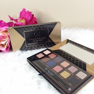 Anastasia Beverly Hills "WORLD TRAVELER" Palette