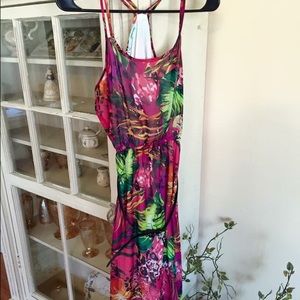 summer time dress! Flows in the back,Like new