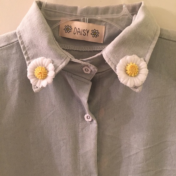 Vintage daisy appliqué top