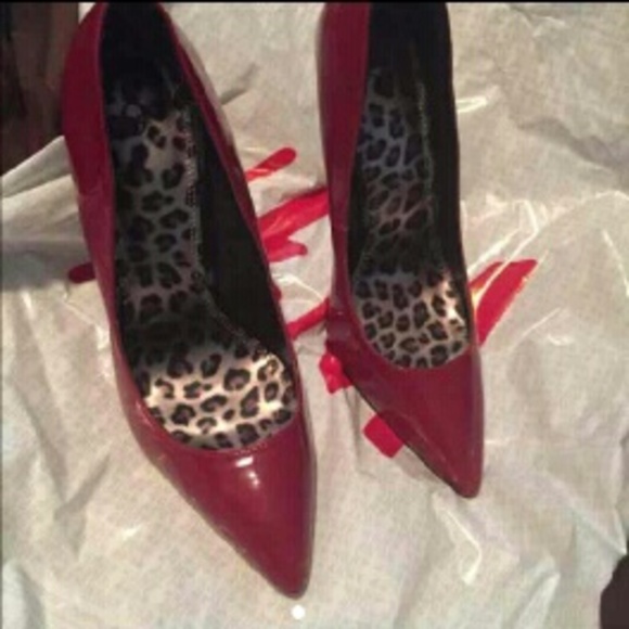 Red Pumps - Picture 2 of 4