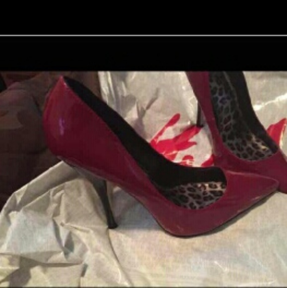 Red Pumps - Picture 3 of 4