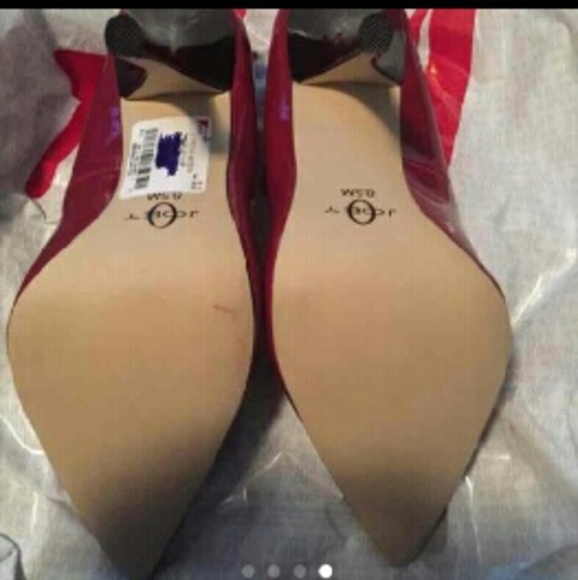 Red Pumps - Picture 4 of 4