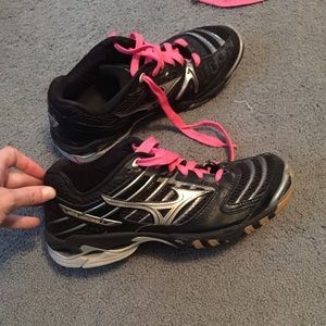 Mizuno volleyball shoes