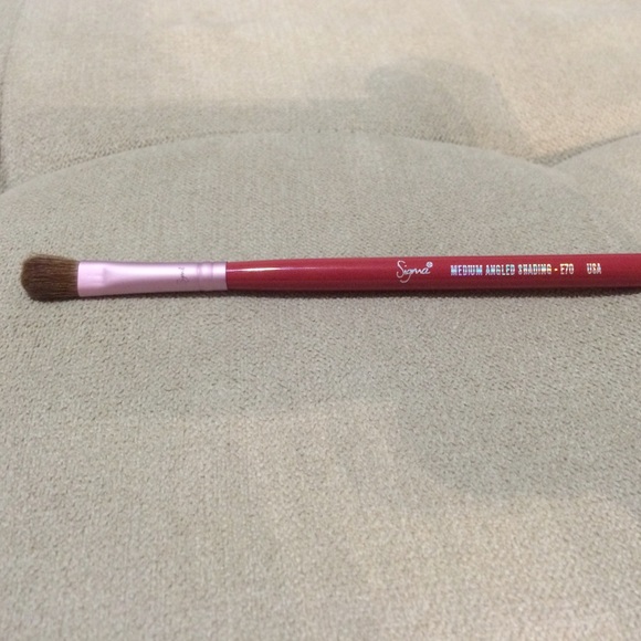 Sigma E70 Medium Angled Shading Brush