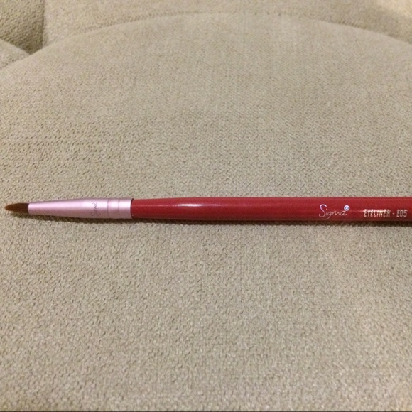 Sigma E05 Eyeliner Brush Pink