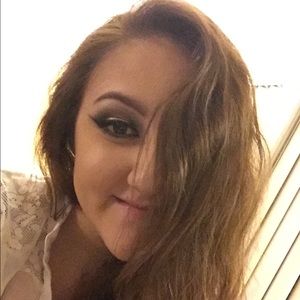 Meet your Posher, Dominique