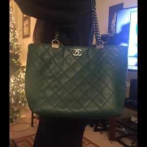 Sold‼️ Beautiful Hunter Green Chanel Tote