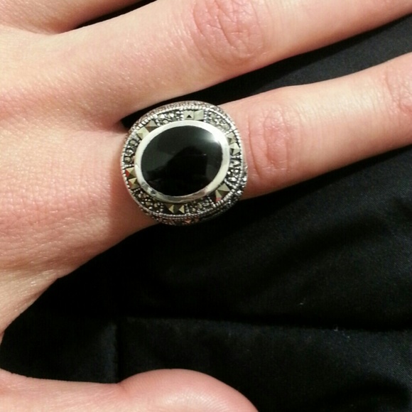 Size 7.5 Sterling Silver onyx gorgeous Ring - Picture 4 of 4