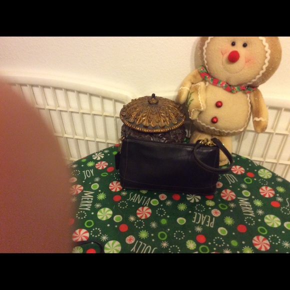 Coach - Picture 2 of 3