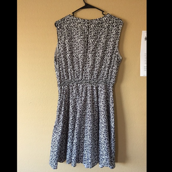 Abstract print dress - Picture 2 of 4