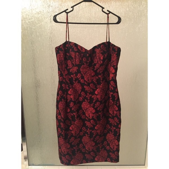 ♦️Black and red floral embroidered dress