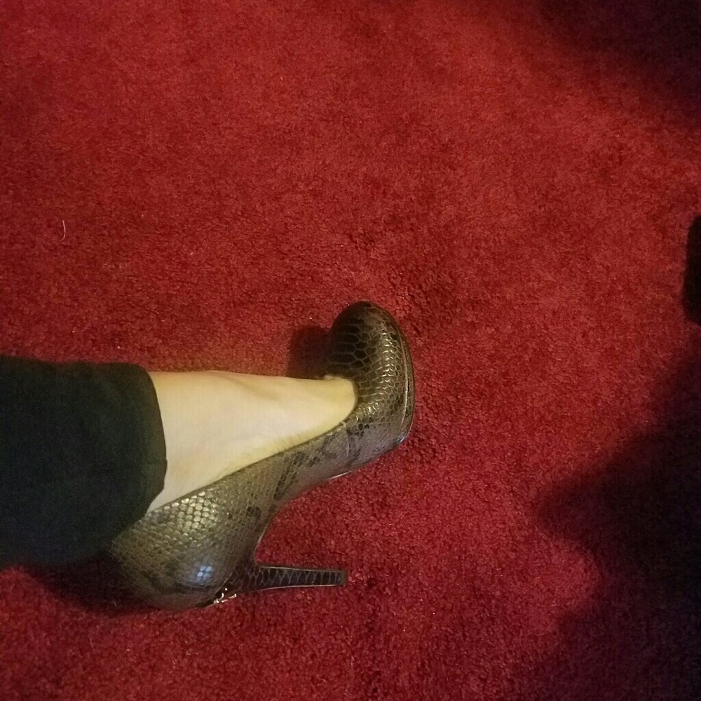 Tory Burch Black and Brown pumps - Picture 4 of 6