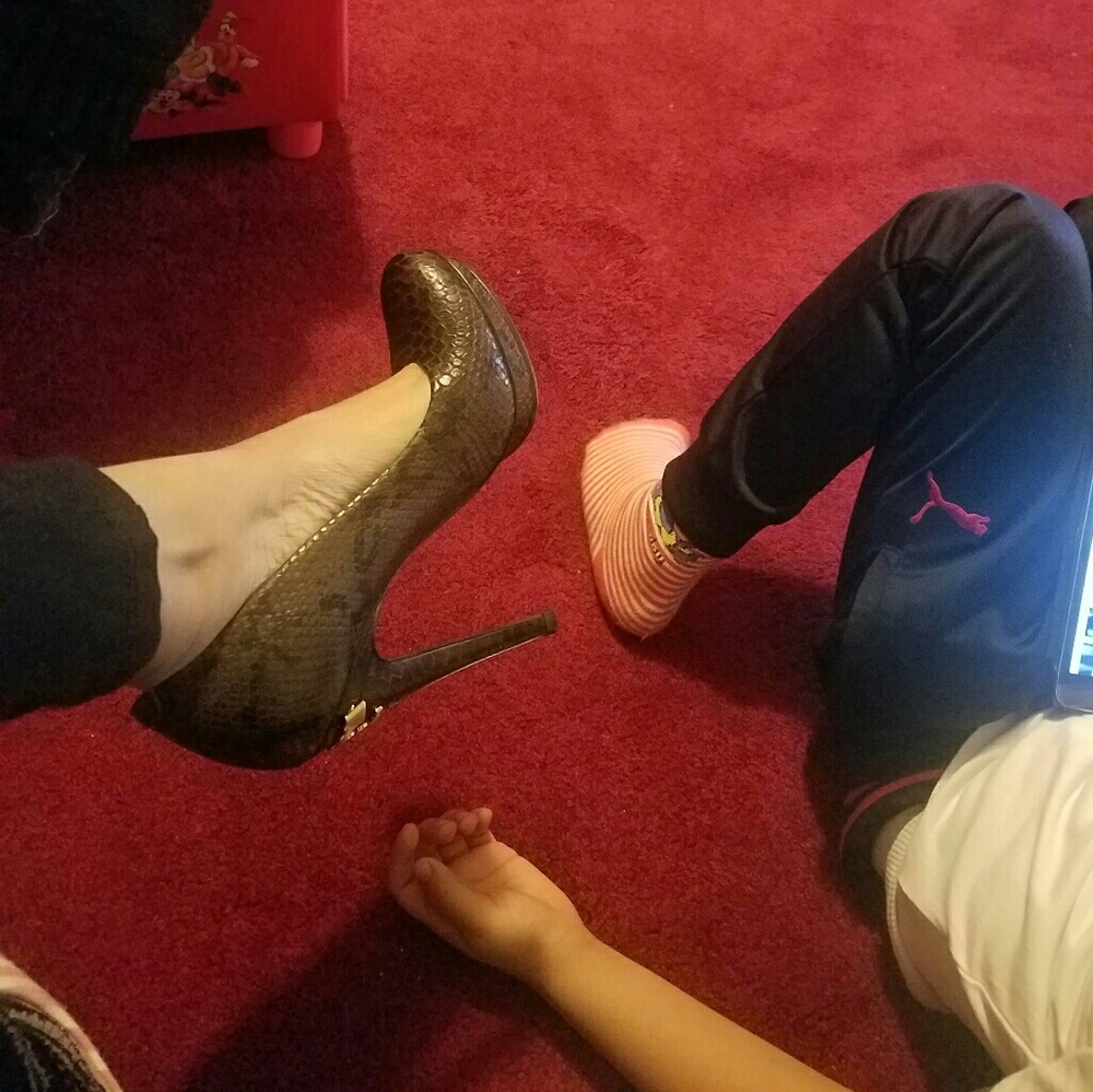 Tory Burch Black and Brown pumps - Picture 5 of 6