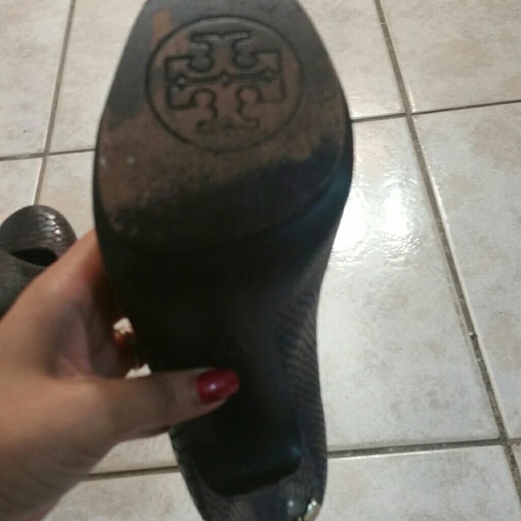Tory Burch Black and Brown pumps - Picture 3 of 6