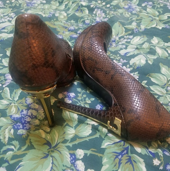 Tory Burch Black and Brown pumps - Picture 6 of 6