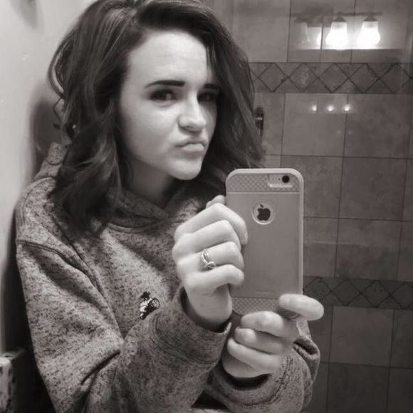 Meet your Posher, Mckenzie - Picture 1 of 1