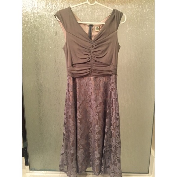 ♦️Grey and beige floral dress