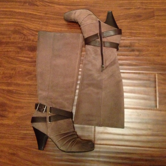 Jessica Simpson Cedar Distressed Knee Boots. Sz 7