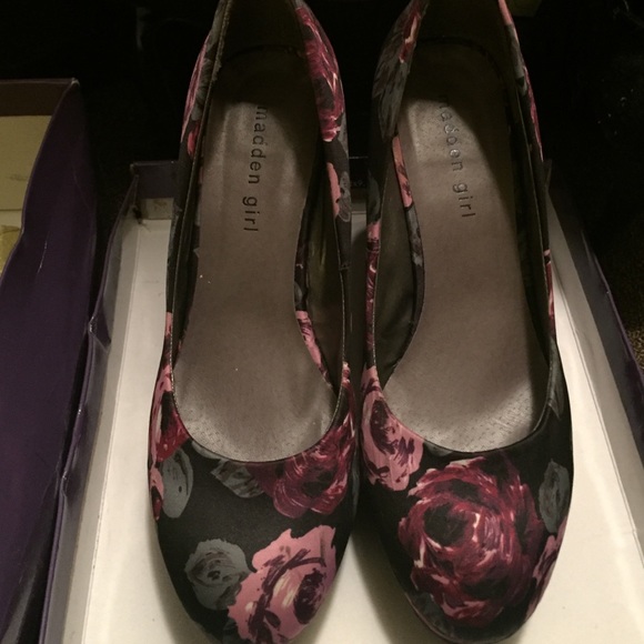 Madden girl wedges