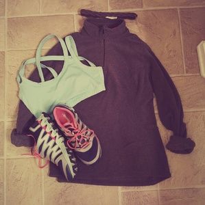 NWT The North Face Microvelour Gray 1/4 Zip