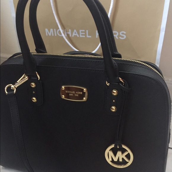 ❤️ SOLD ! ❤️Michael Kors LG Saffiano bag