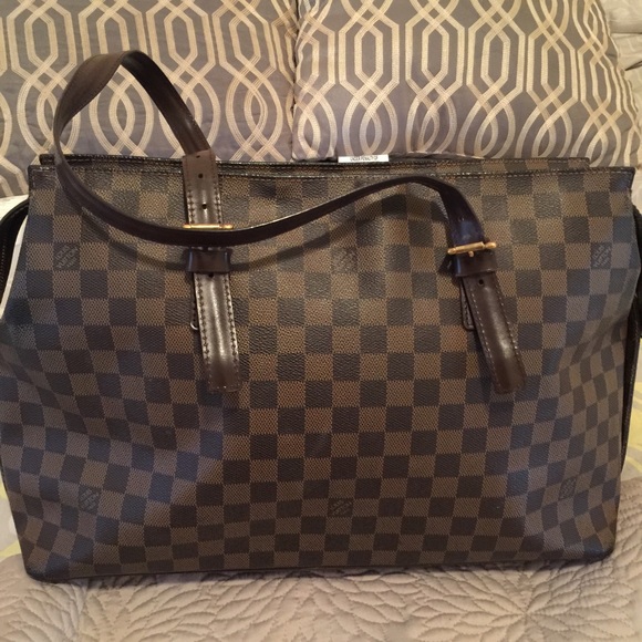 🎉🎊 SOLD New Years Eve Sale🎊Authentic LV Chelsea