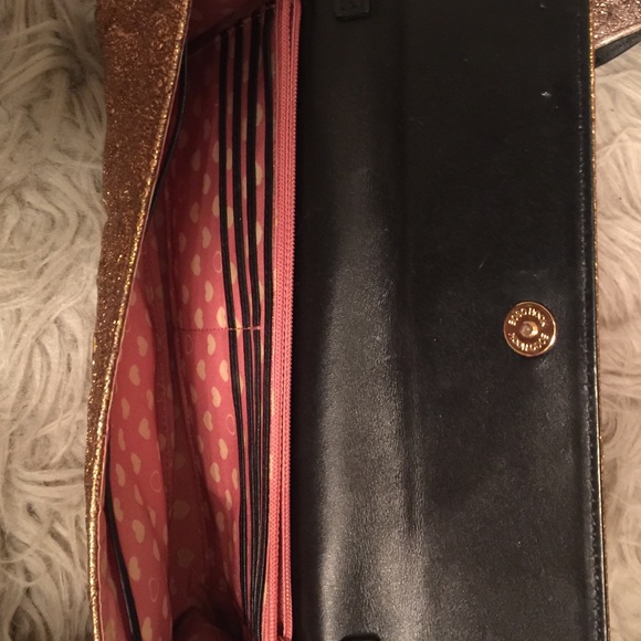 Buy 1 Get 1 FREE Metallic Clutches - Picture 2 of 3