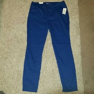 Curvy Skinny Leg Mid Rise Pants