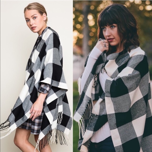🆕NOHEMI checkered tassel poncho -BLACK/IVORY - Picture 2 of 4