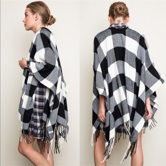 🆕NOHEMI checkered tassel poncho -BLACK/IVORY - Picture 3 of 4