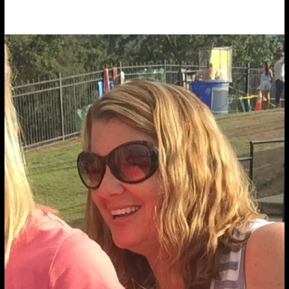 Meet your Posher, Stephanie - Picture 1 of 1