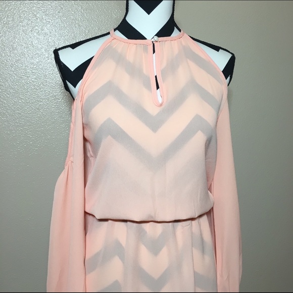 🎉HP🎉Endearing Shoulder Hollow Out Slit Dress - Picture 4 of 4