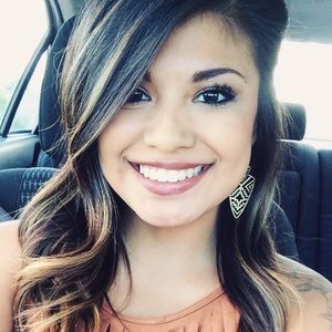 Meet your Posher, Kayla