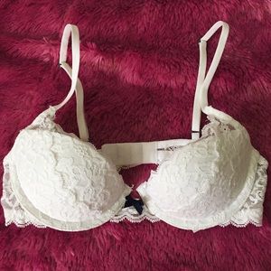 NWT! Abercrombie & Fitch lace bra 34A