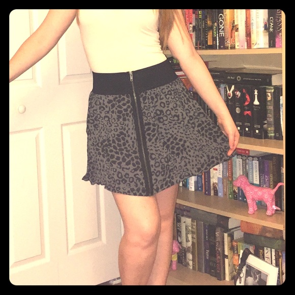 Black/gray leopard print skirt by PINK!
