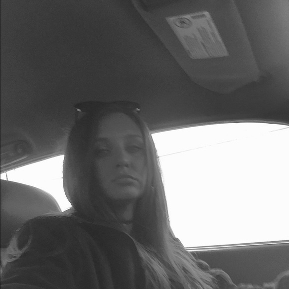 Meet your Posher, Lori - Picture 1 of 1