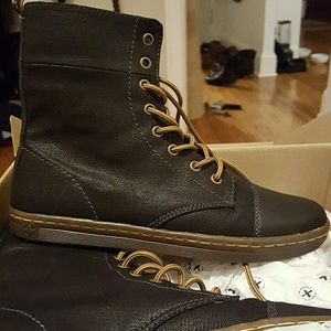 Dr. Martens Hammersmith