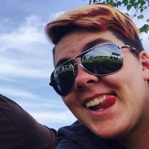 Meet your Posher, Casey