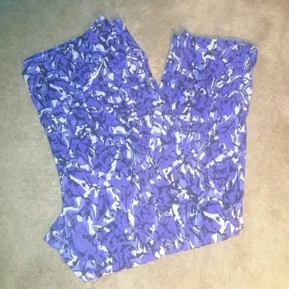 NIKE DRI-FIT CAPRI PANT