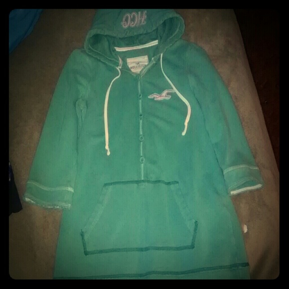 GREEN HOLLISTER 3/4 SLEEVE SWEATER